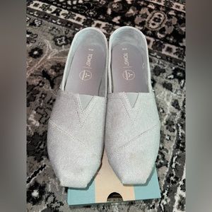 TOMS drizzle grey repreve soft heathered knit size 10, used